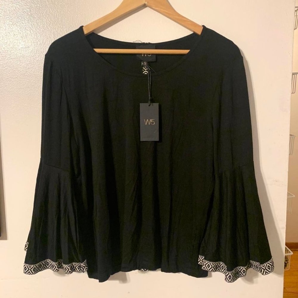 NWT W5 Bell Sleeve with Printed Details Casual Top Sz L